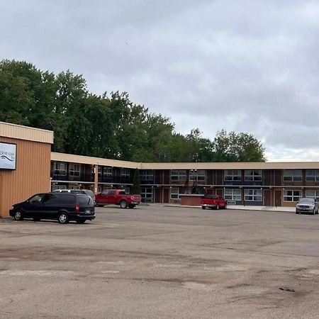 Devils Lake Inn By Oyo Near Devils Lake Regional Airport מראה חיצוני תמונה